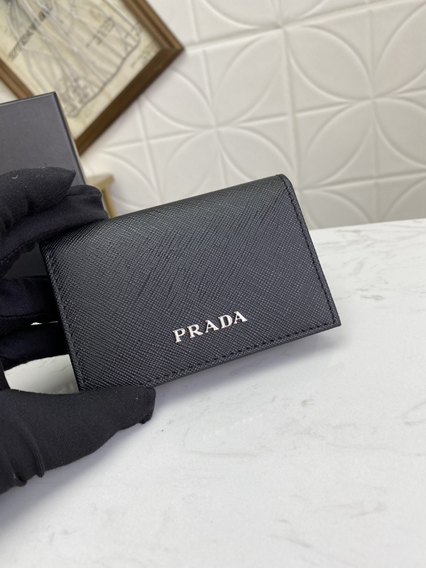 プラダ財布コピー背面デザイン